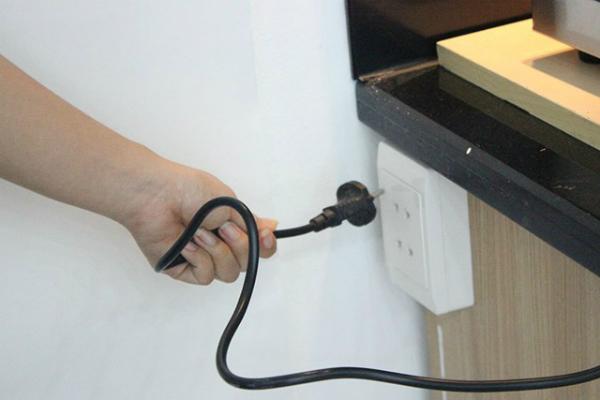 Không nên ngắt điện bếp vừa nấu xong