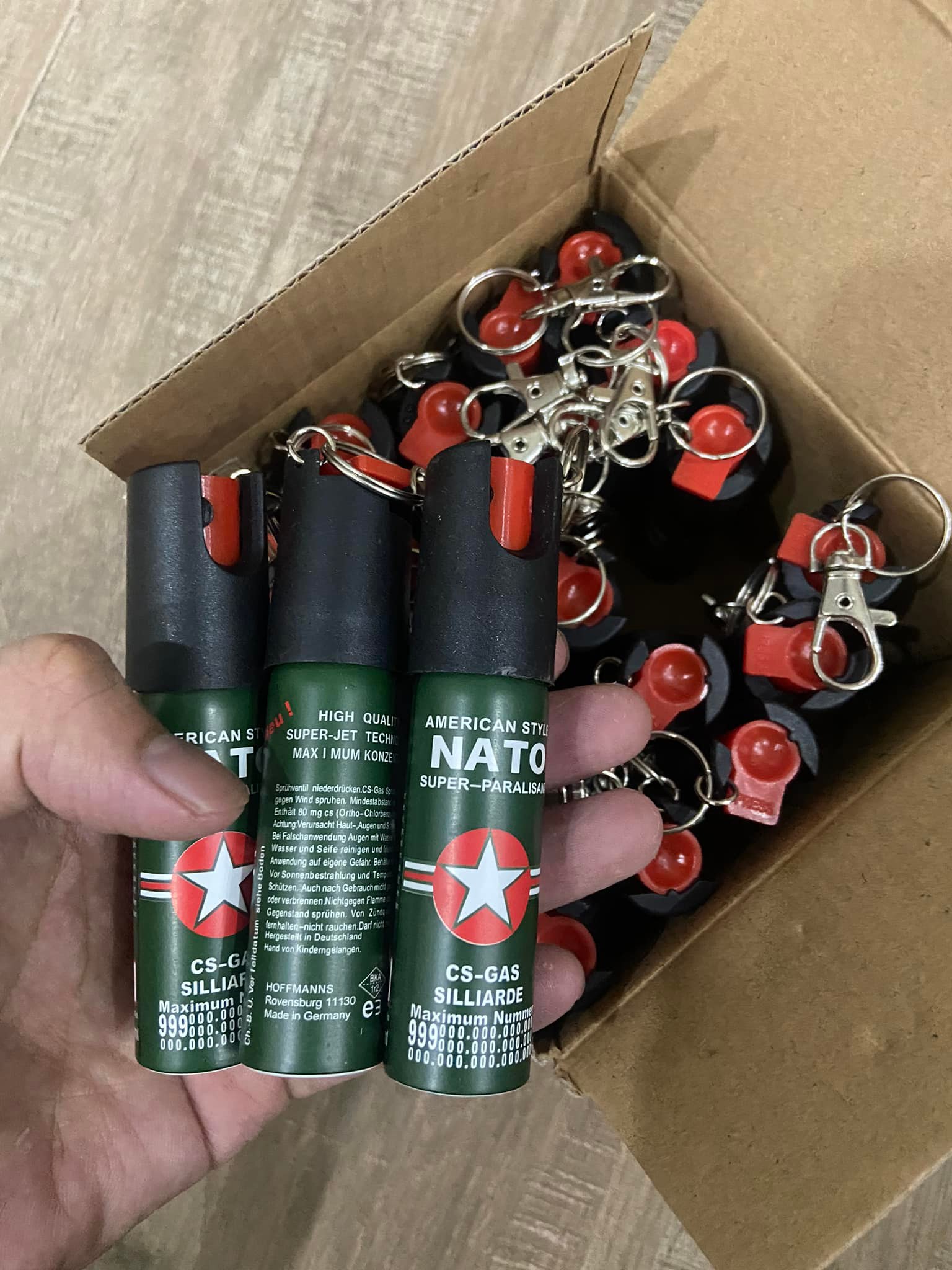 Xịt cay móc khoá mini nato