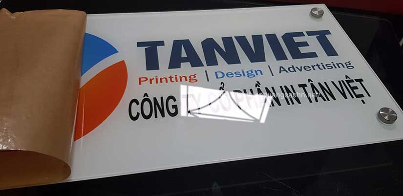 Biển mica treo tường