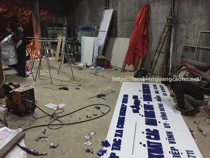 biển alu chữ nổi giá rẻ