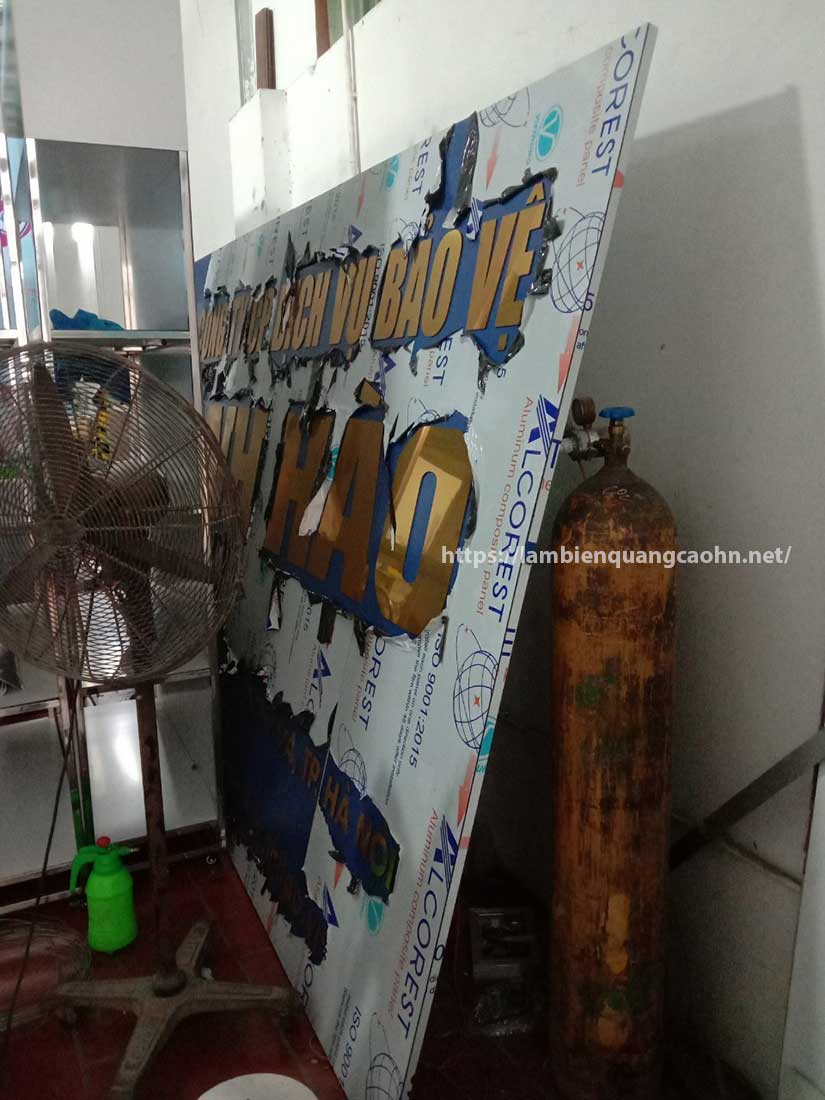 biển alu chữ nổi giá rẻ