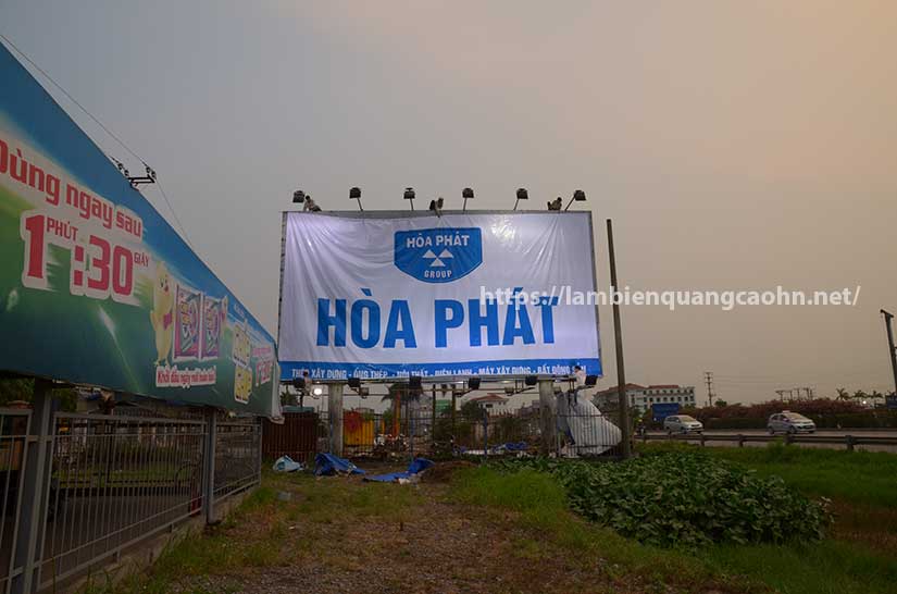 Biển bạt có đèn rọi