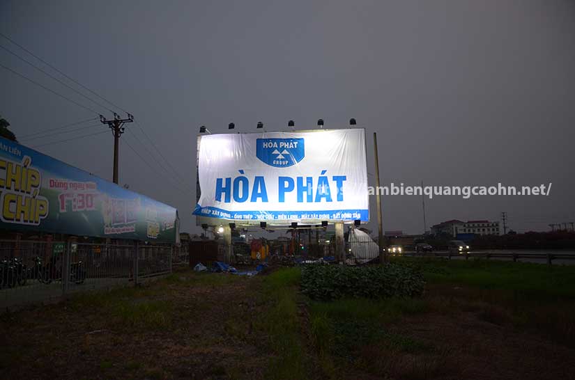 Biển bạt có đèn rọi