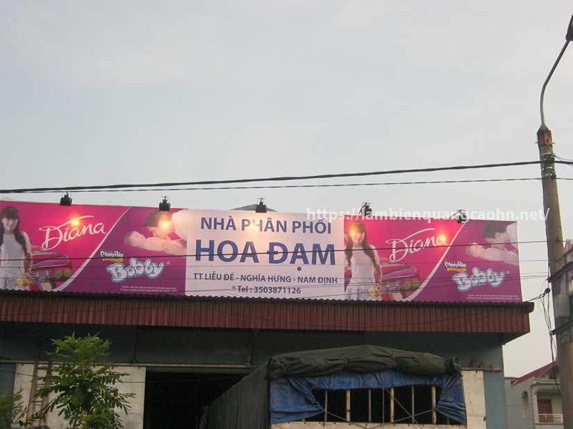 Biển bạt có đèn rọi