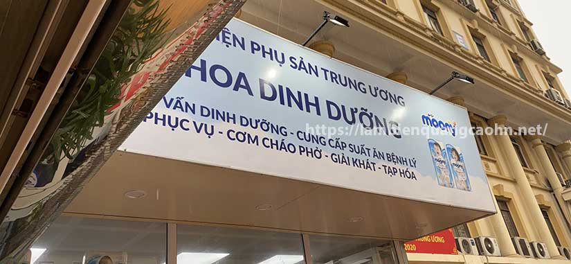 Biển bạt có đèn rọi