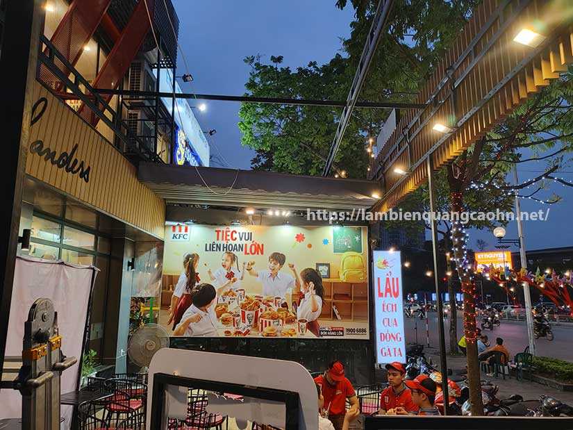 Biển bạt có đèn rọi