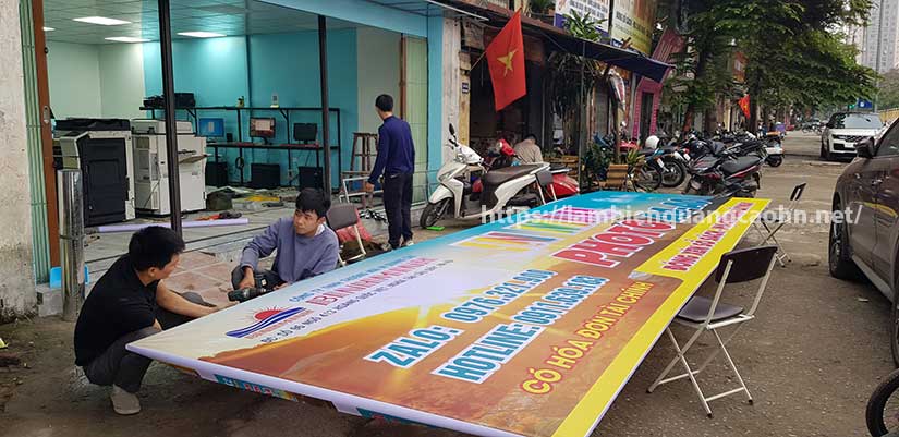 Biển bạt có đèn rọi