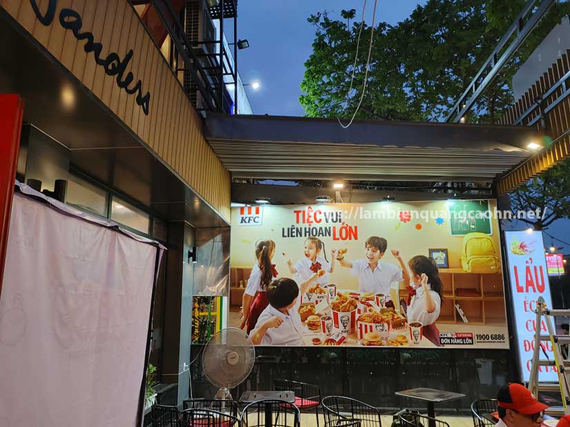 Biển bạt có đèn rọi