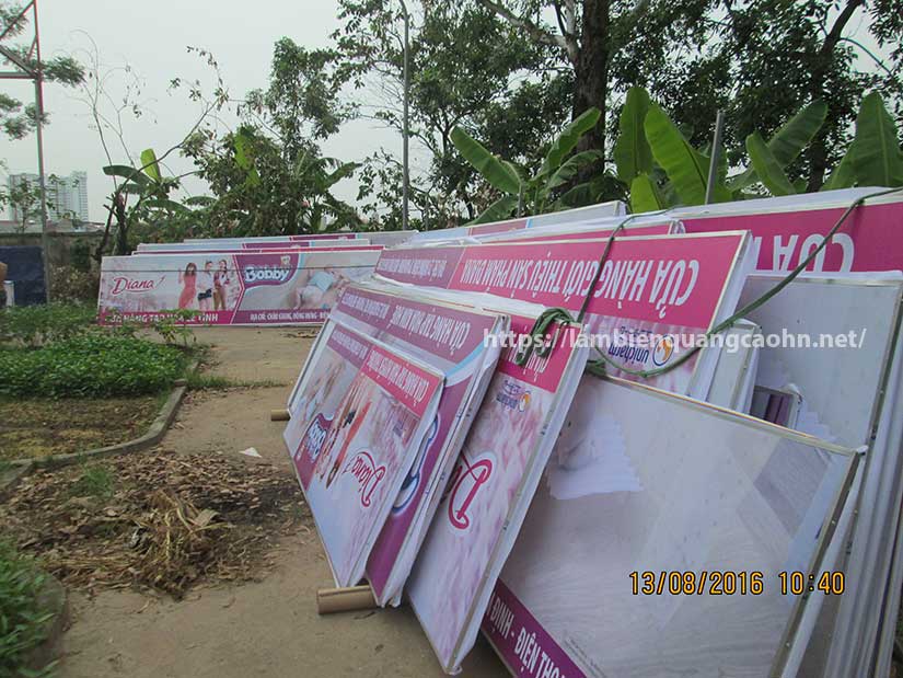 Biển bạt quảng cáo bạc màu