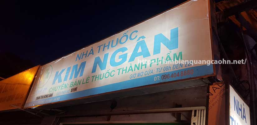 Biển bạt quảng cáo bạc màu