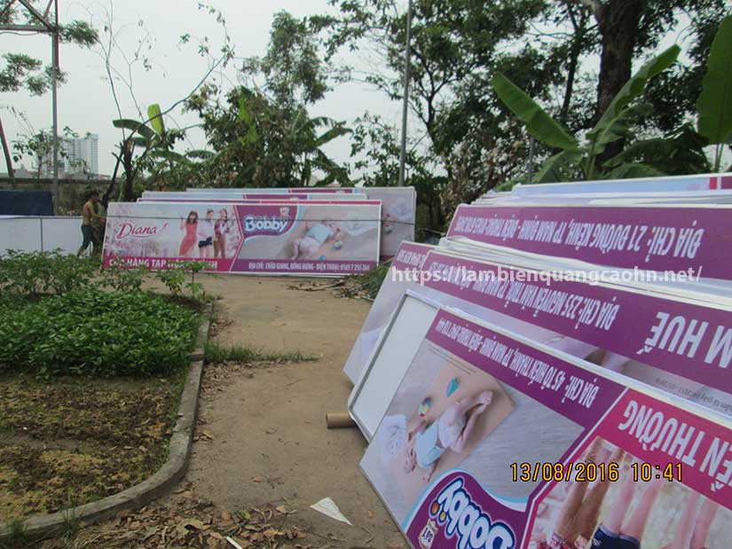 Biển bạt quảng cáo bạc màu