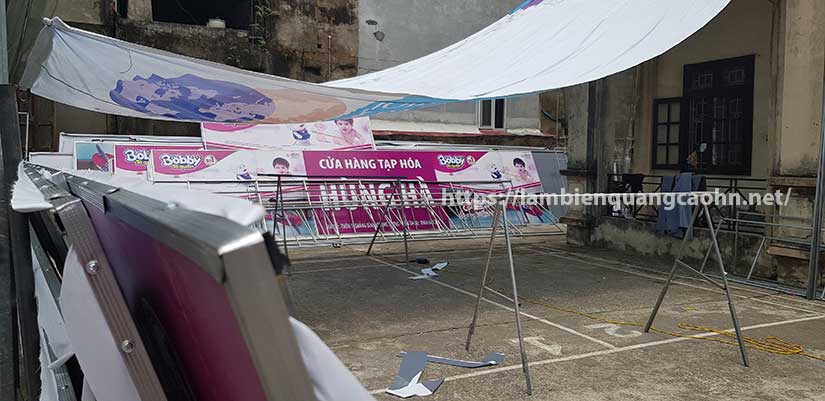 Biển bạt quảng cáo bạc màu