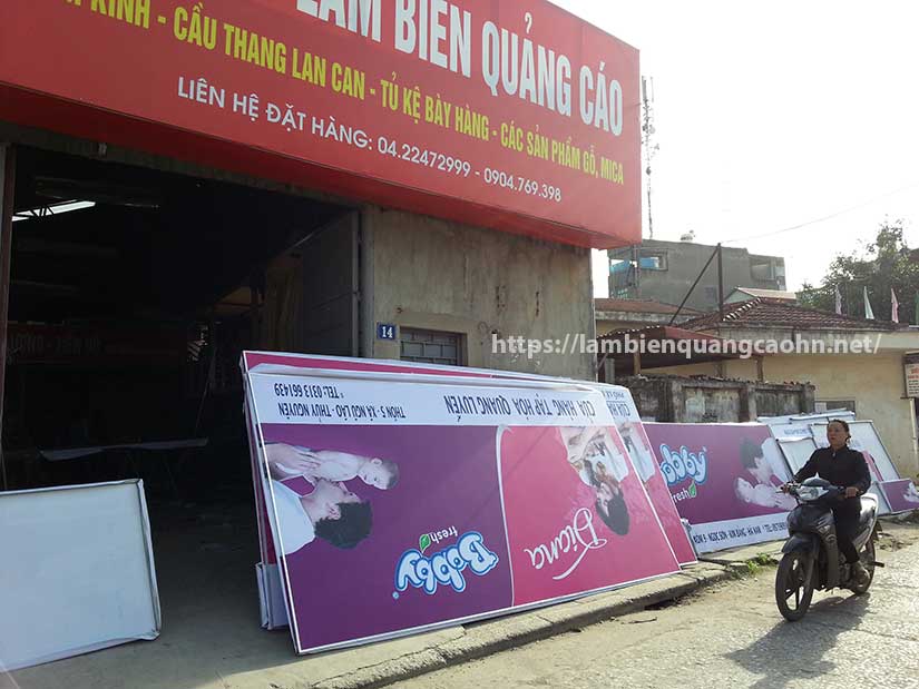Biển bạt quảng cáo bạc màu