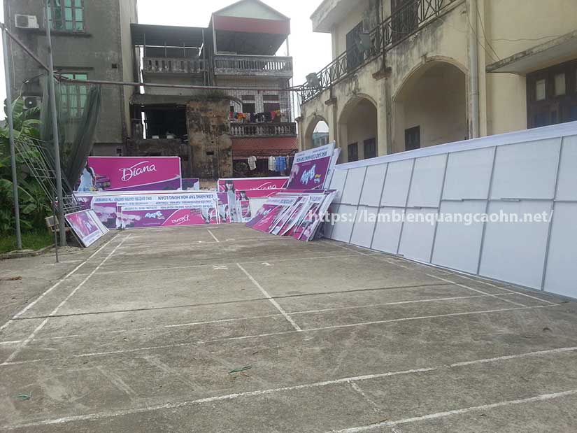 Biển bạt quảng cáo bạc màu