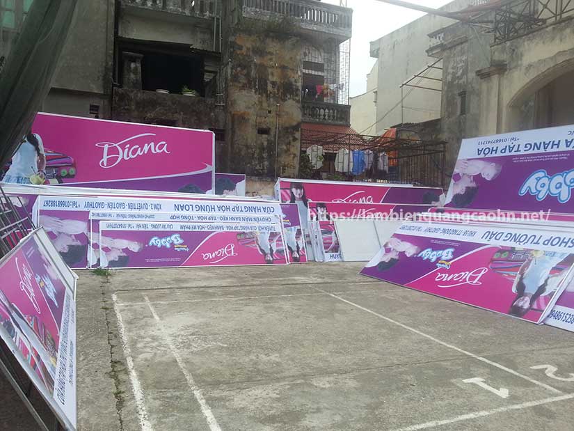 Biển bạt quảng cáo bạc màu