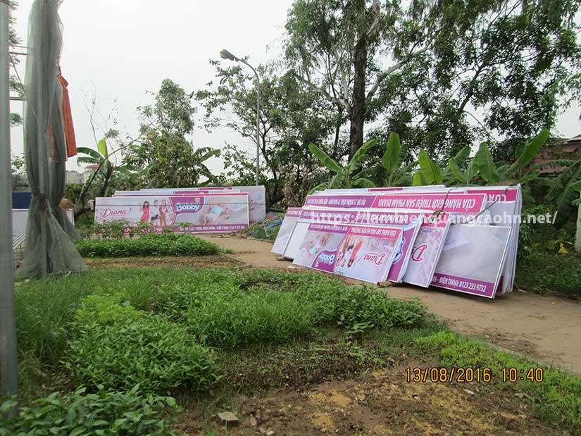 Biển bạt quảng cáo bạc màu