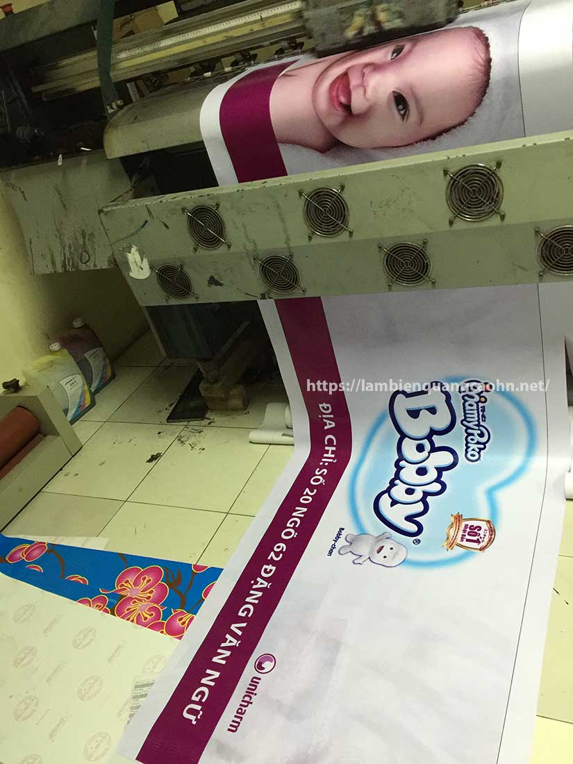 Biển bạt quảng cáo bạc màu