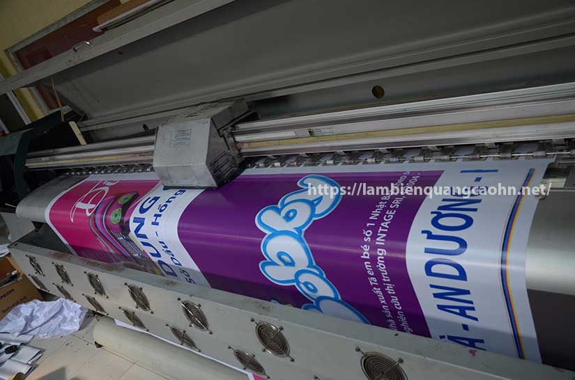 Biển bạt quảng cáo bạc màu