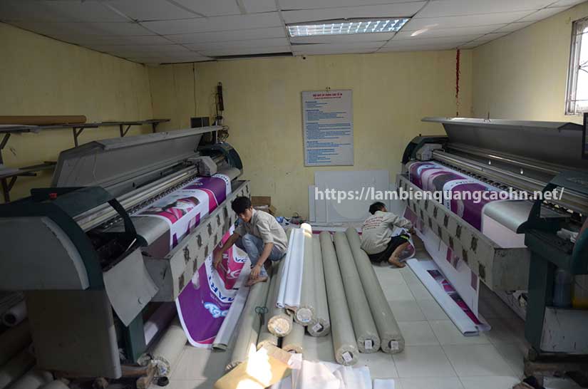 Biển bạt quảng cáo bạc màu