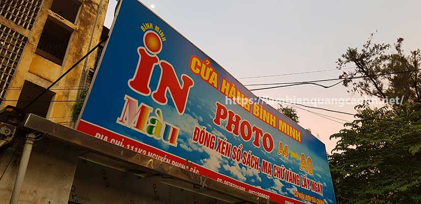 Biển bạt quảng cáo bạc màu