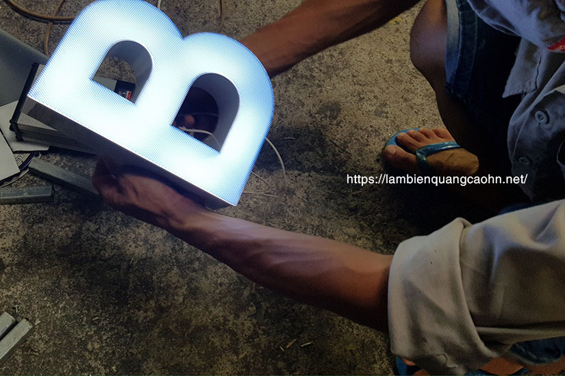 biển chữ nổi, chữ mica nổi, chữ mica đèn led, biển alu chữ nổi