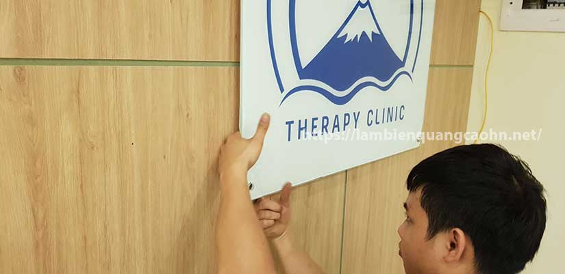 ốc inox lắp biển công ty mica