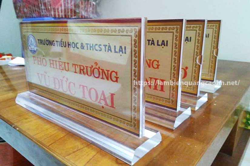 Biển chức danh