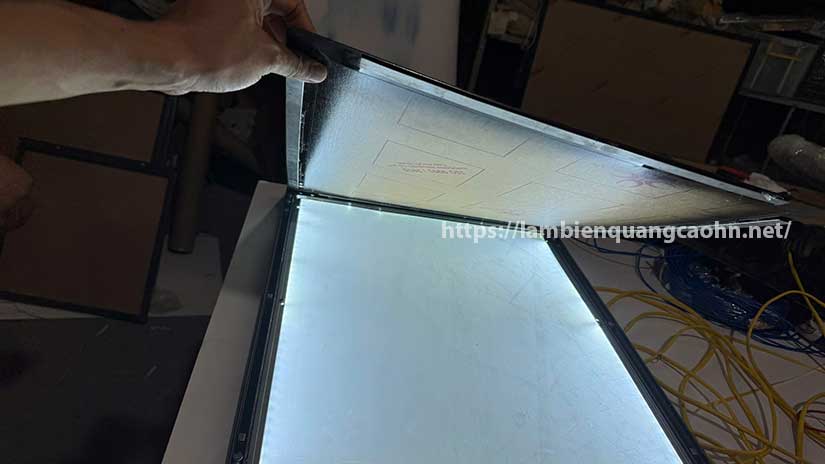 Biển hộp đèn siêu mỏng, biển hộp đèn led siêu mỏng, biển mica treo tường