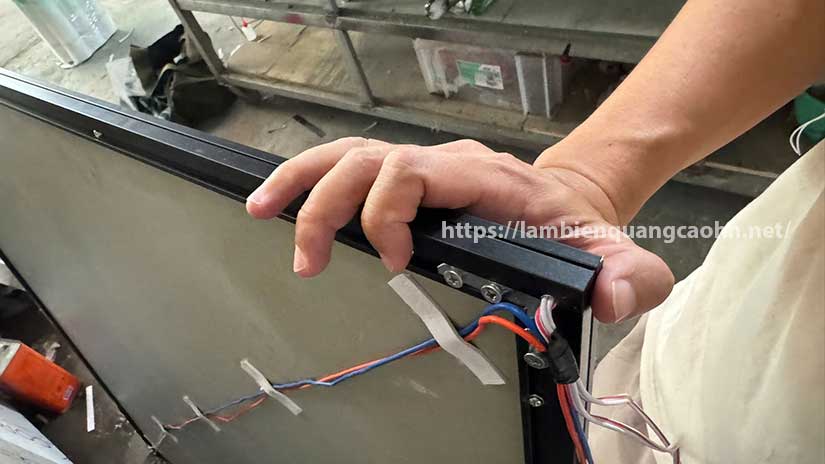 Biển hộp đèn siêu mỏng, biển hộp đèn led siêu mỏng, biển mica treo tường