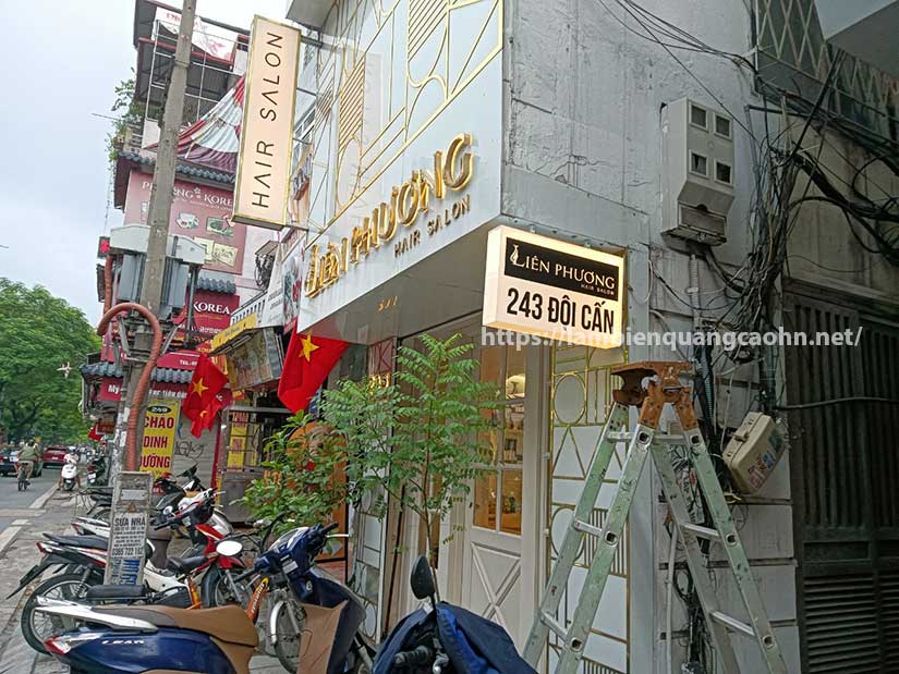 biển hộp đèn mica không viền