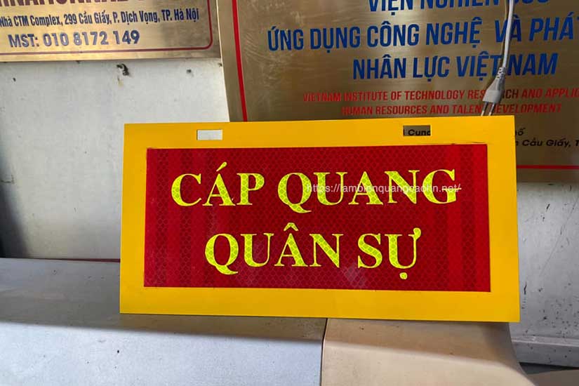 biển quảng cáo phản quang, biển dán decal phản quang, biển in decal phản quang