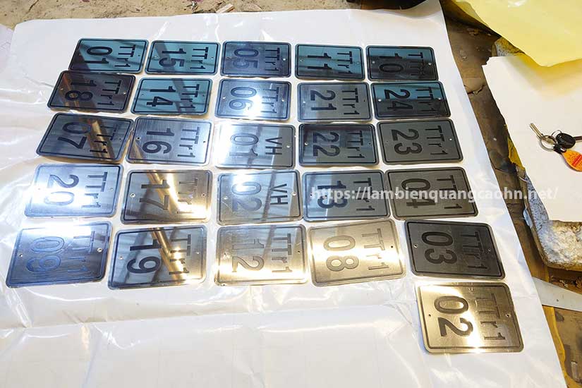 biển inox ăn mòn