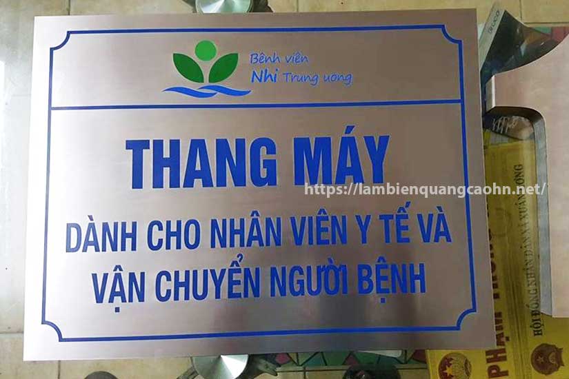 biển inox ăn mòn