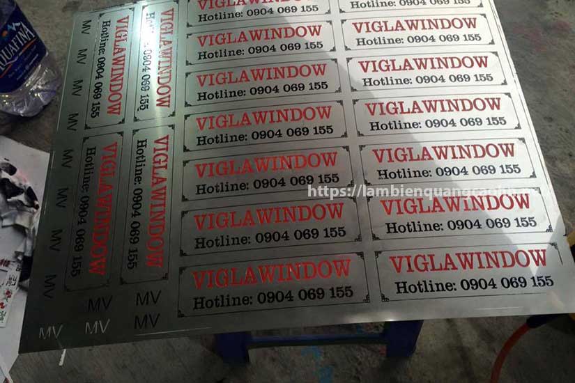 biển inox ăn mòn