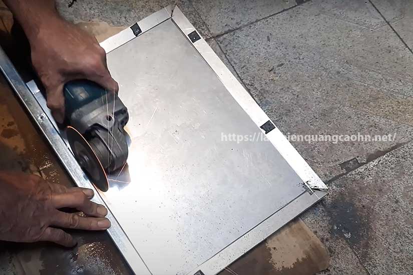 biển inox ăn mòn