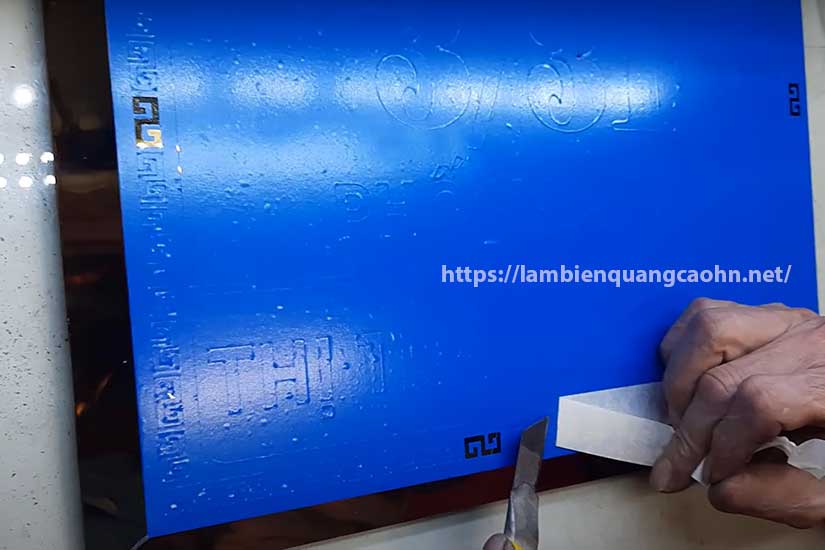 biển inox ăn mòn