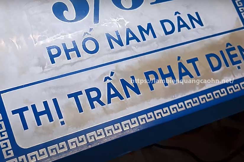 biển inox ăn mòn