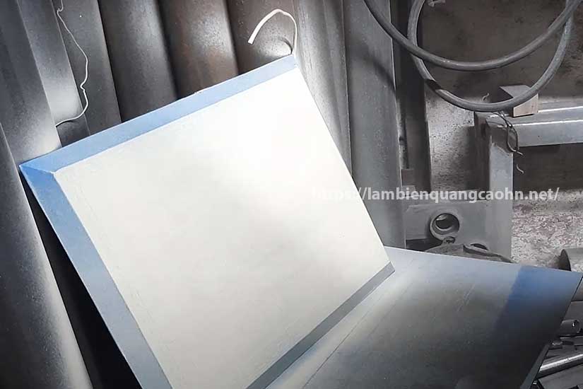 biển inox ăn mòn