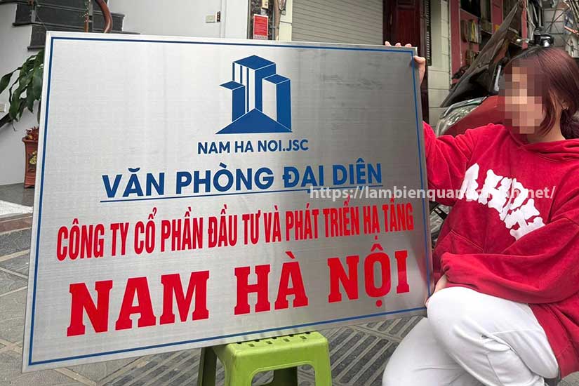 biển inox ăn mòn