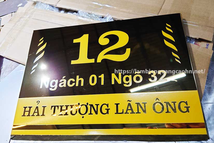 biển inox ăn mòn