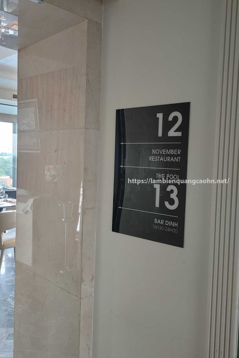 Biển chỉ dẫn khách sạn