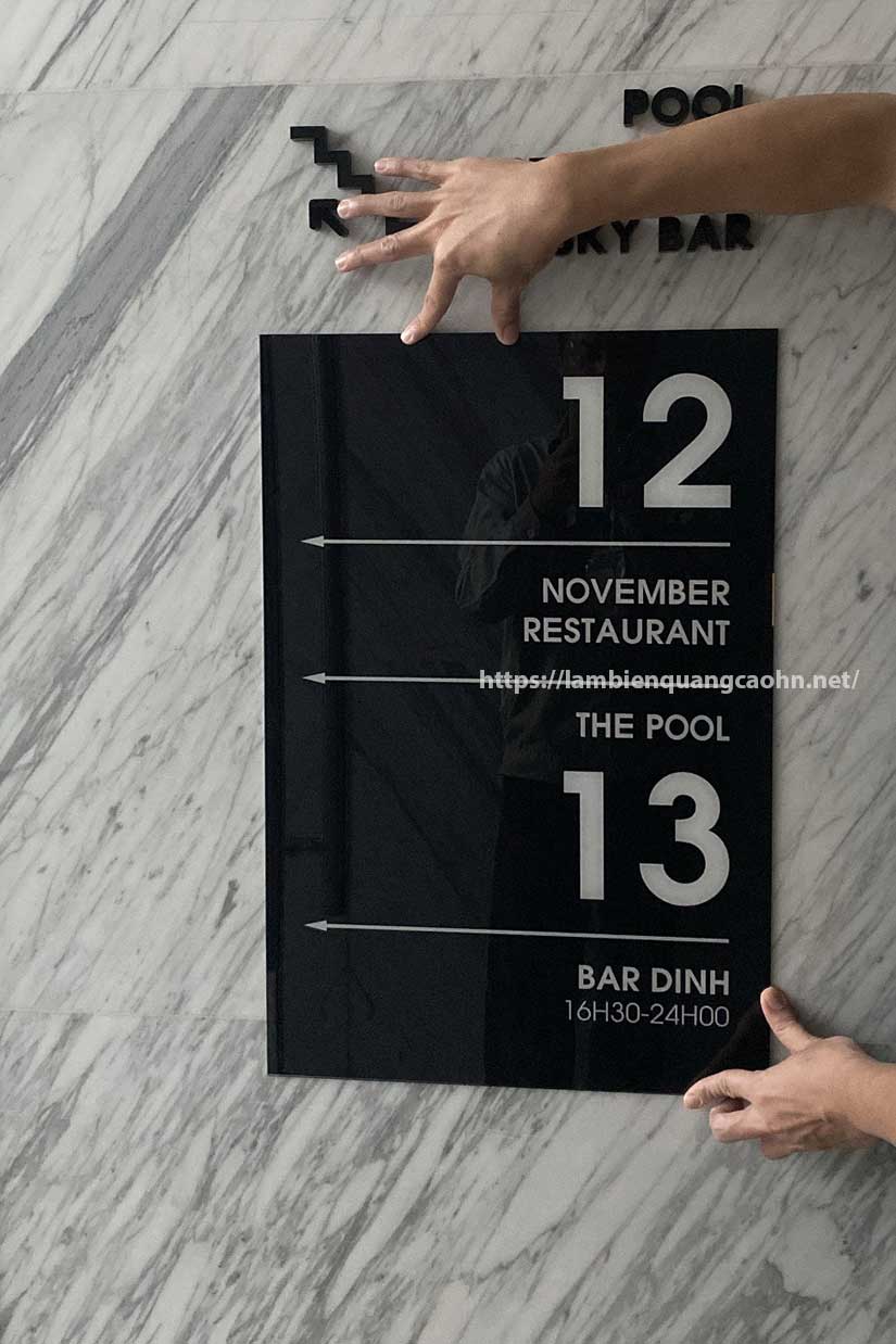 Biển chỉ dẫn khách sạn