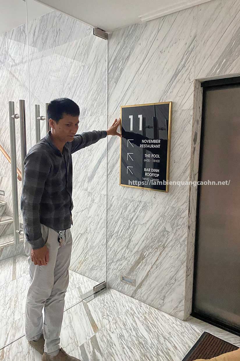 Biển chỉ dẫn khách sạn