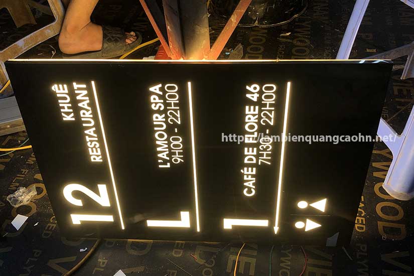 Biển chỉ dẫn khách sạn