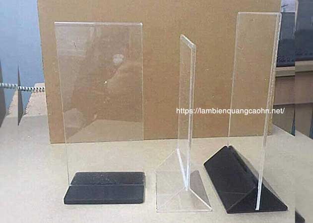 biển mica để bàn