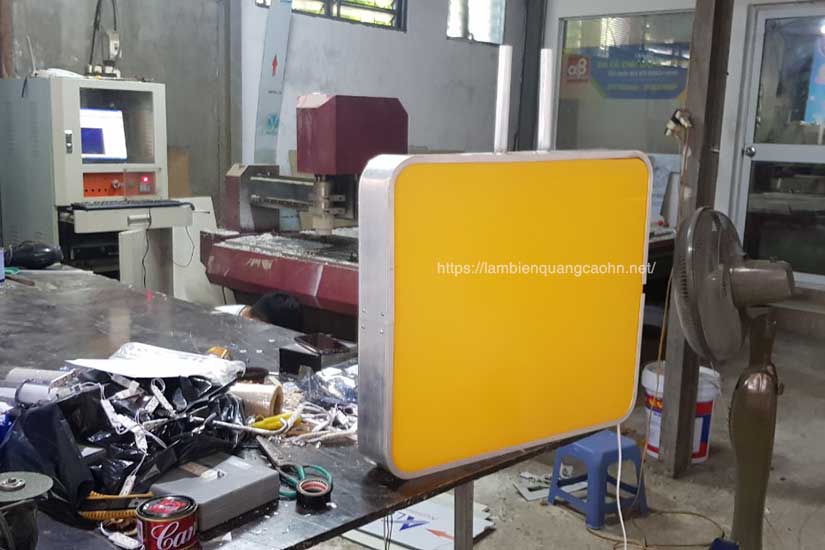 Biển quảng cáo hộp đèn