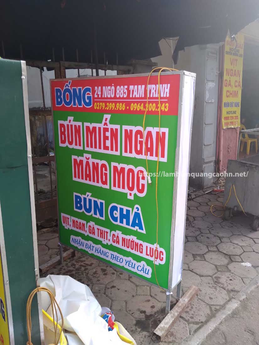 biển hộp đèn có chân