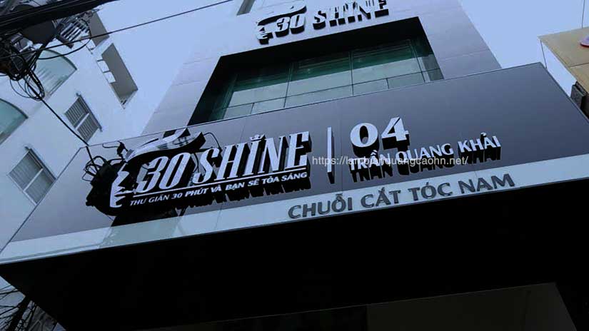 biển quảng cáo màu đen