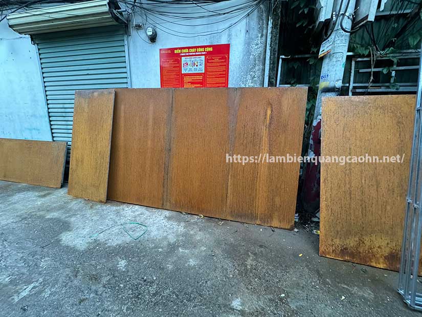 Biển quảng cáo sắt rỉ, biển sắt rỉ, biển sắt gỉ, corten sign