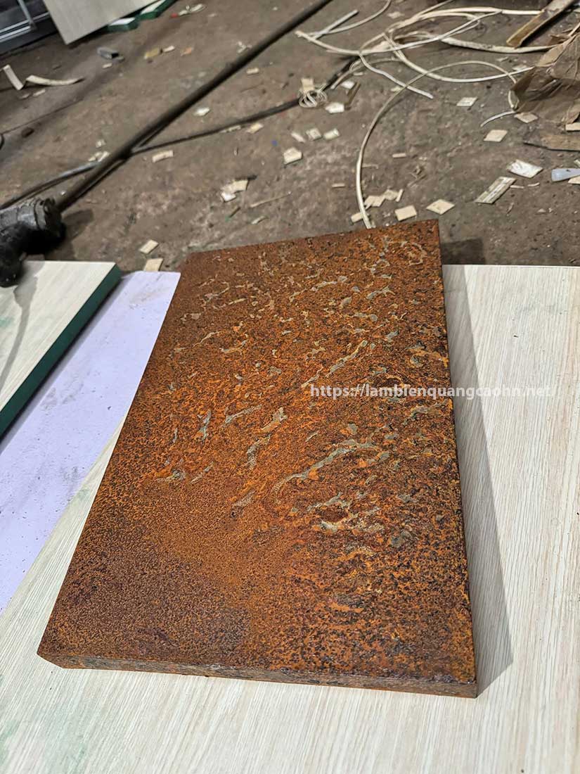 Biển quảng cáo sắt rỉ, biển sắt rỉ, biển sắt gỉ, corten sign